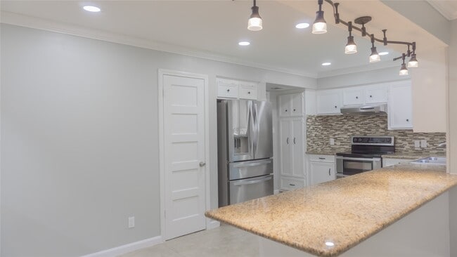 Building Photo - 3406 Deerwood Ln