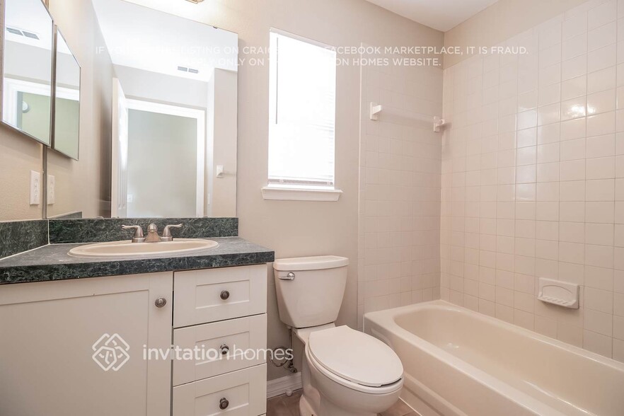 Building Photo - 403 Woodbury Pines Cir