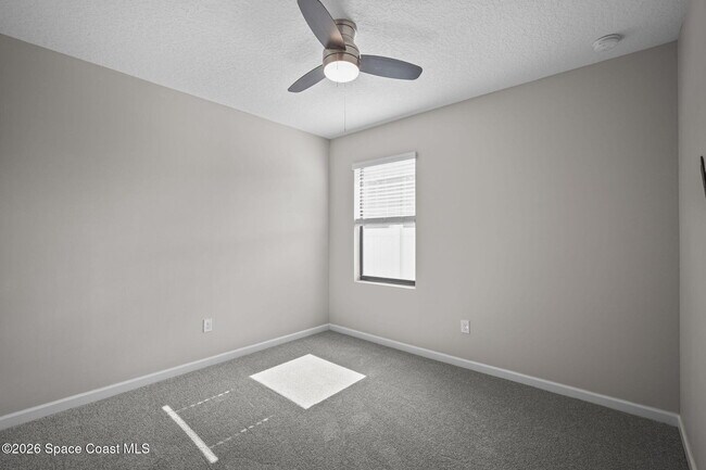 Building Photo - 548 Coyote Dr