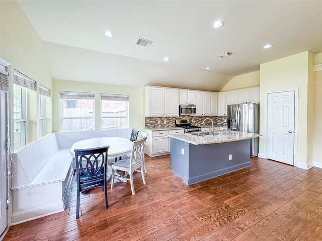 Building Photo - 3015 Gilford Ln