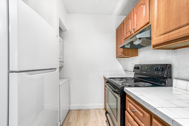 Building Photo - 2646 Riverside Dr