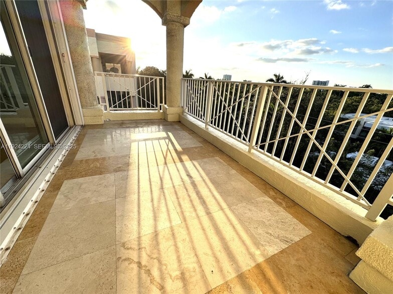 Building Photo - 1824 Brickell Ave