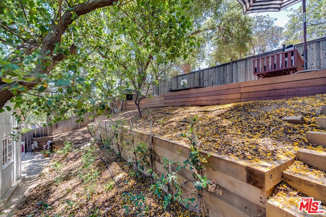 Building Photo - 8900 Hollywood Hills Rd