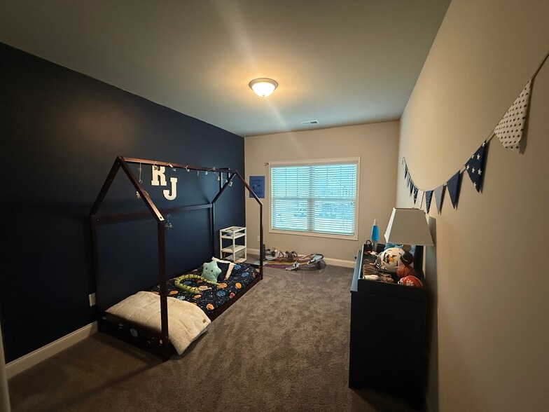 Building Photo - 121 Wild Hickory Cir