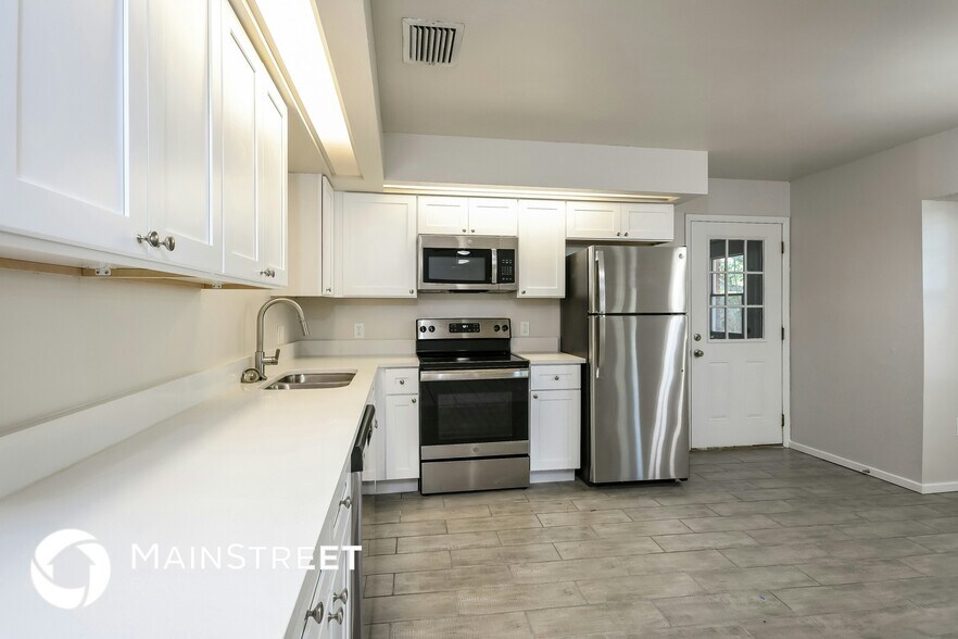 Building Photo - 104 Lighter Log Ln