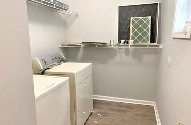 Building Photo - SCAD-Friendly 3BR Home Near Bus Route – Perfect for Roommates