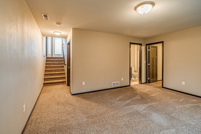 Building Photo - 3717 McKenzie Dr SE