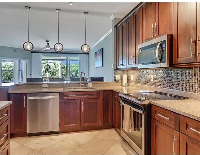 Building Photo - Fully Furnished Seasonal 3-Bed Condo Rental in Windstar