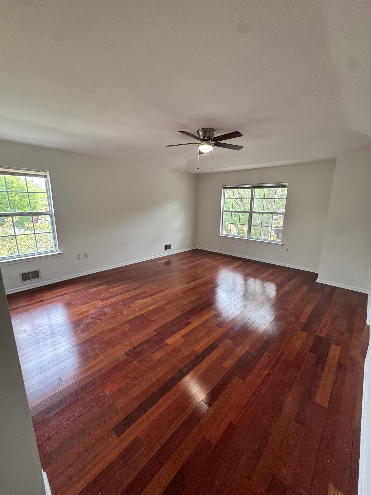 Building Photo - 305 Cobblestone Ct
