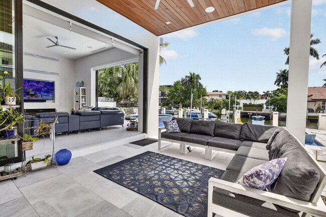 Building Photo - 334 Isle of Capri Dr