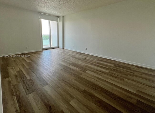 Building Photo - 100 Bayview Dr