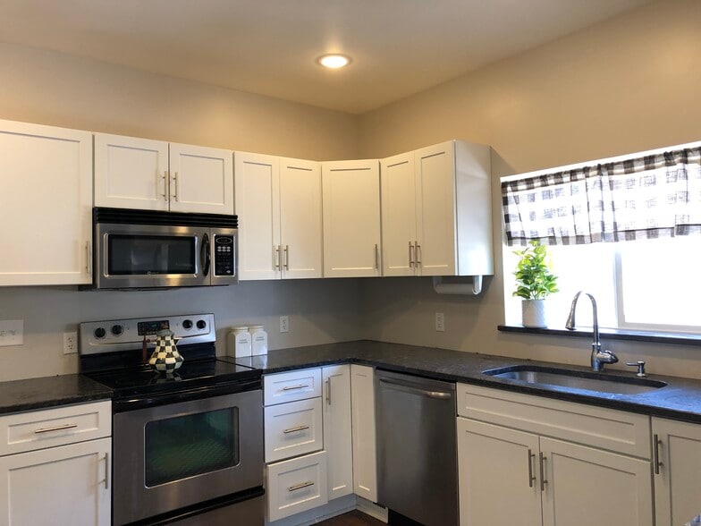 Kitchen - 2518 E 124th St