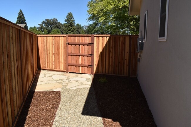 Building Photo - Gorgeous brand-new home with solar, electr...