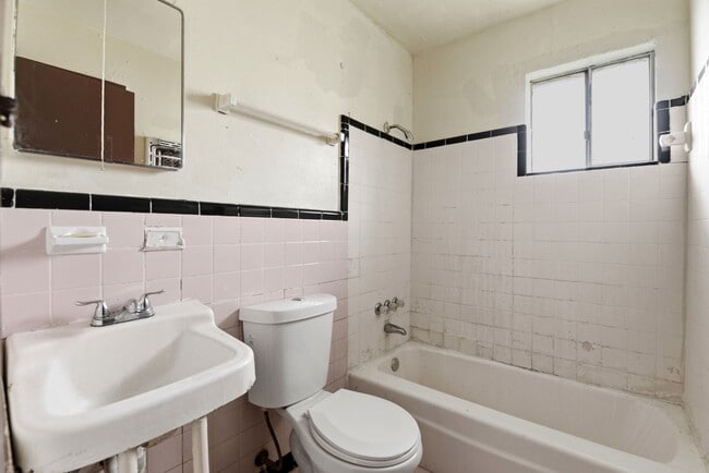 Building Photo - 3408 E Lockwood Dr
