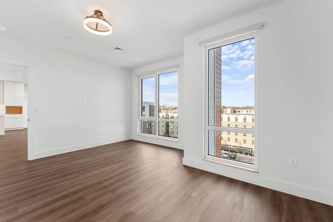 Building Photo - Upscale 1BR Apt in Burlington - 5th Floor ...