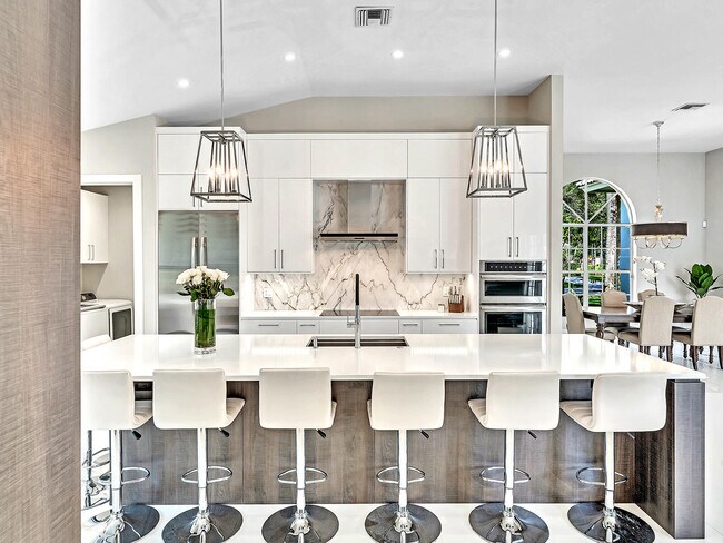 Building Photo - 2788 Hampton Cir W
