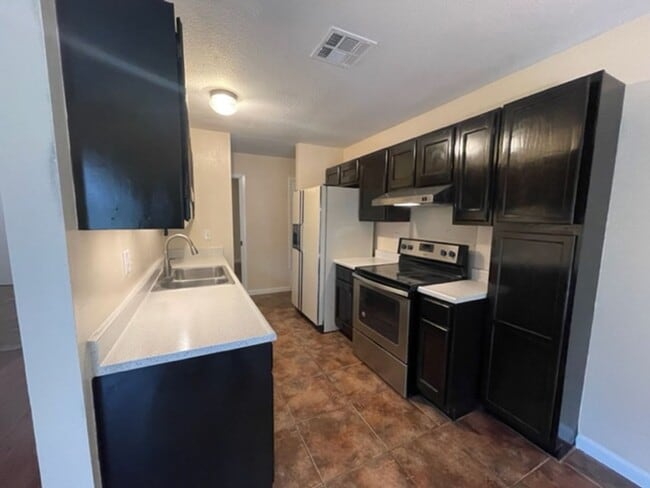 Building Photo - Nice One Story 3 bedroom 2 bath
