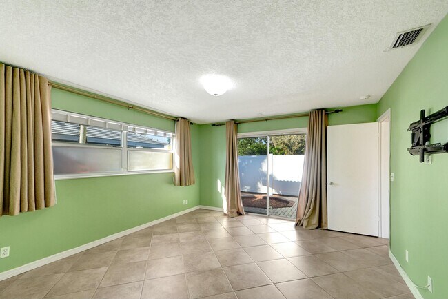 Building Photo - 1753 W Terrace Dr