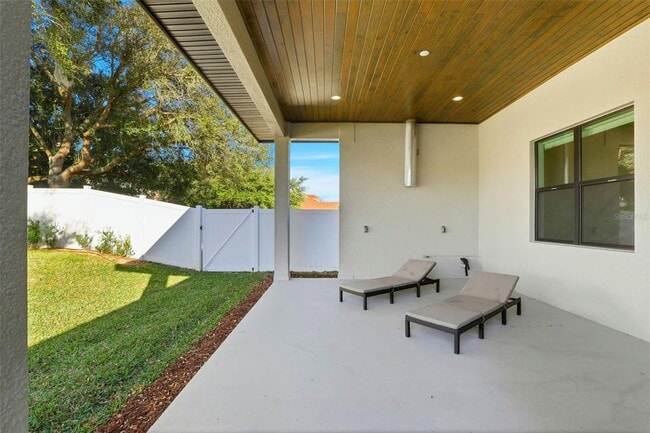 Building Photo - 705 Largovista Dr