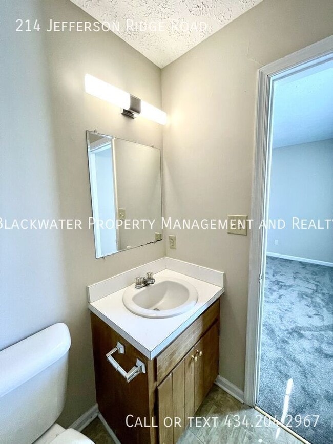 Building Photo - 214 Jefferson Ridge Rd