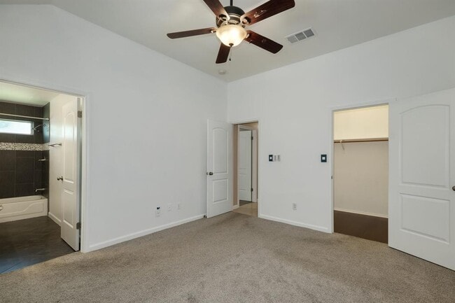 Building Photo - 5208 Walnut Grove Ct