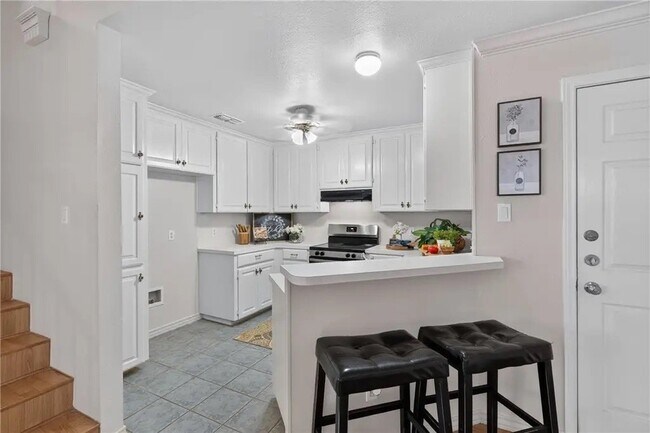 Building Photo - 4022 Wood River Dr