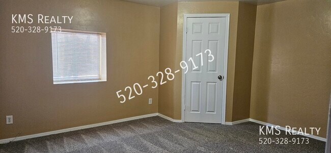 Building Photo - 3536 E Blacklidge Dr