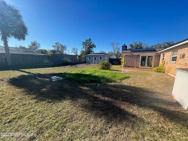 Building Photo - 1136 Willow Ln