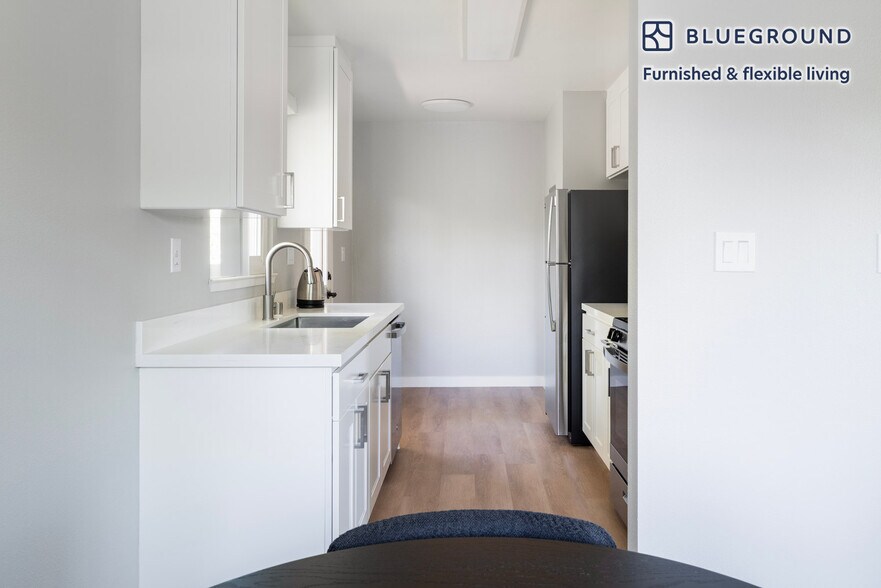 Building Photo - 838 Roble Ave