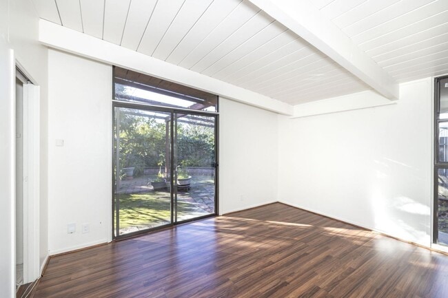 Building Photo - Freshly Updated 3 Bed, 2 Bath Eichler w/ Central Heat & AC!