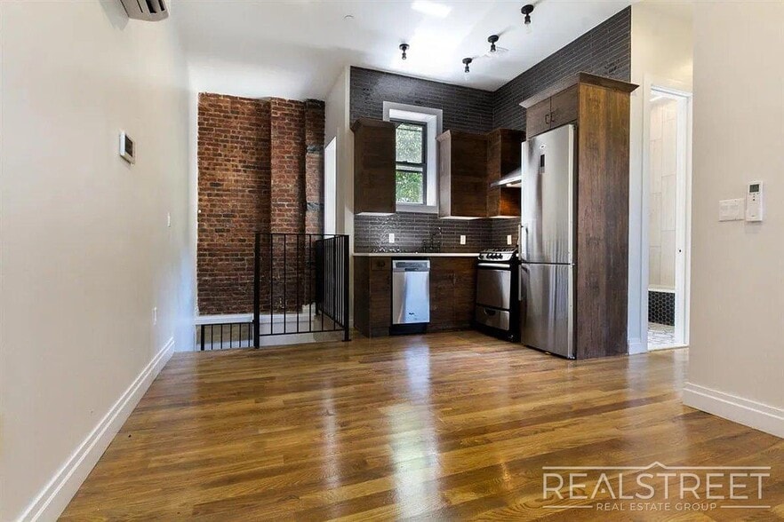 Building Photo - Sunny 3-Bedroom | 1.5 Bath in Prime Ridgewood – Steps to M & L Trains!