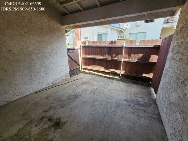 Building Photo - Rancho Cucamonga 2 Bedroom Condo