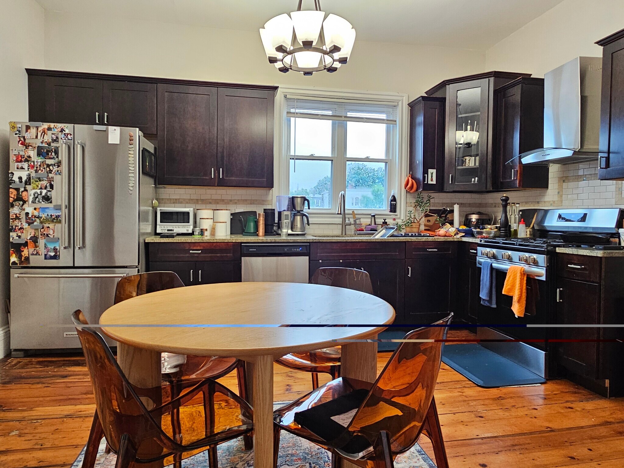 Roomy eat-in kitchen with stainless appliances - 128 Vinton St