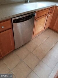 Building Photo - 2420 Sandwich Ct