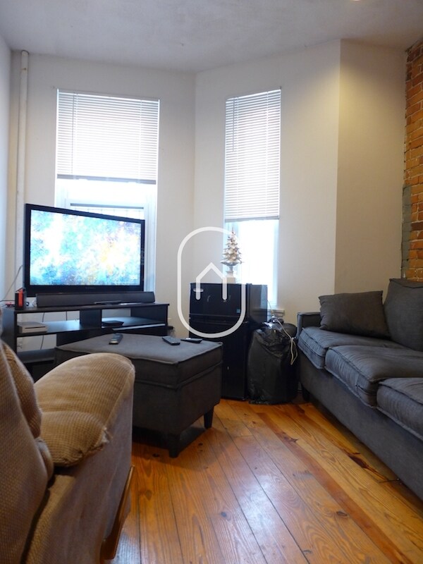 Building Photo - 144 Hemenway St