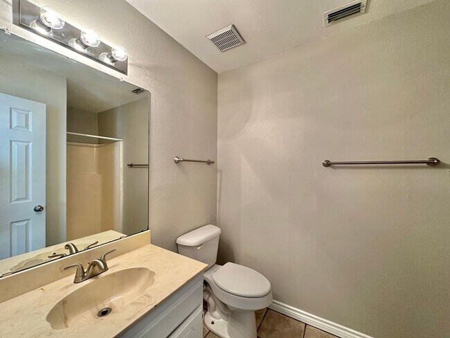 Building Photo - Stoneridge Duplex 454/452