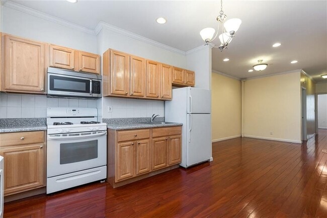 Building Photo - 278 2nd St