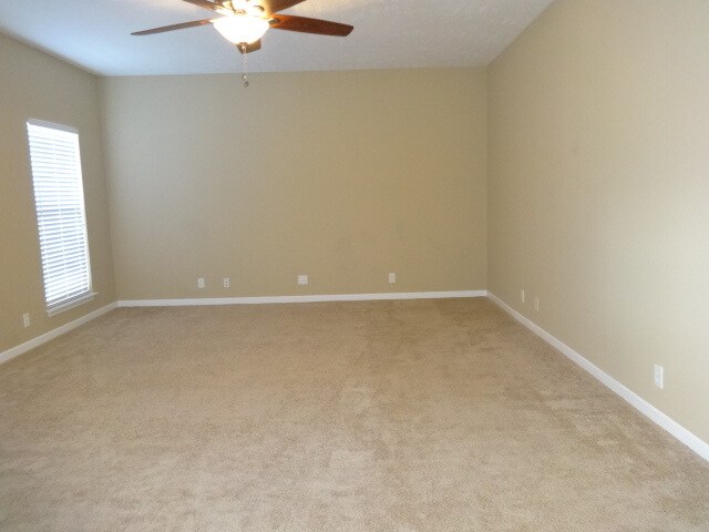Building Photo - 620 Buck Cherry Way