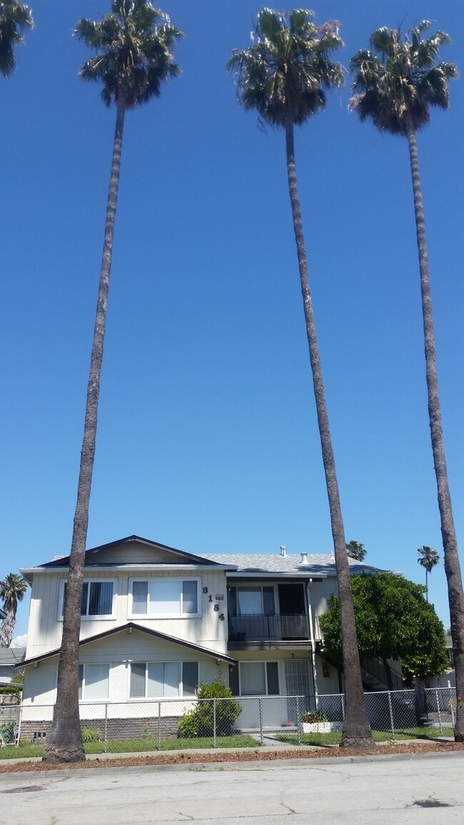 Building Photo - 3184 Pearl Ave