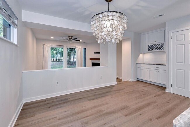Building Photo - 106 Harrops Glen