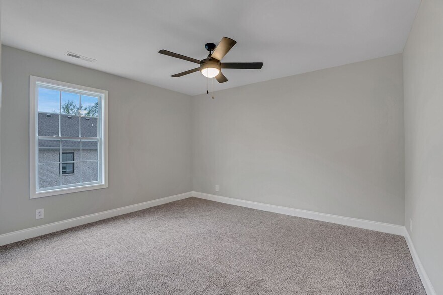 Building Photo - Excell Pointe 3 Bedroom Townhomes