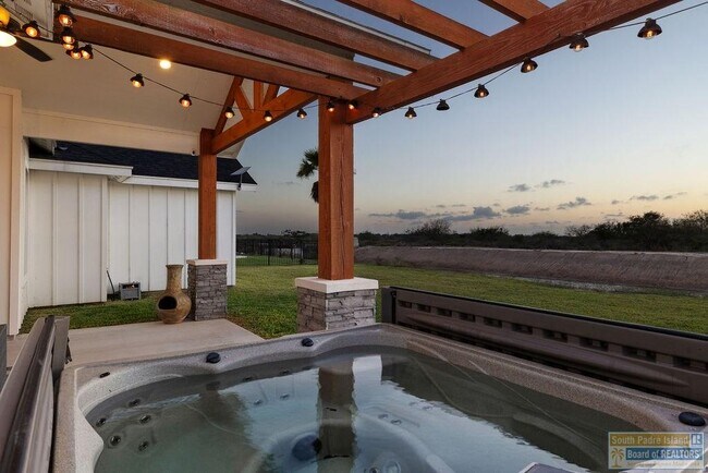 Building Photo - 124 Torrey Pines Dr