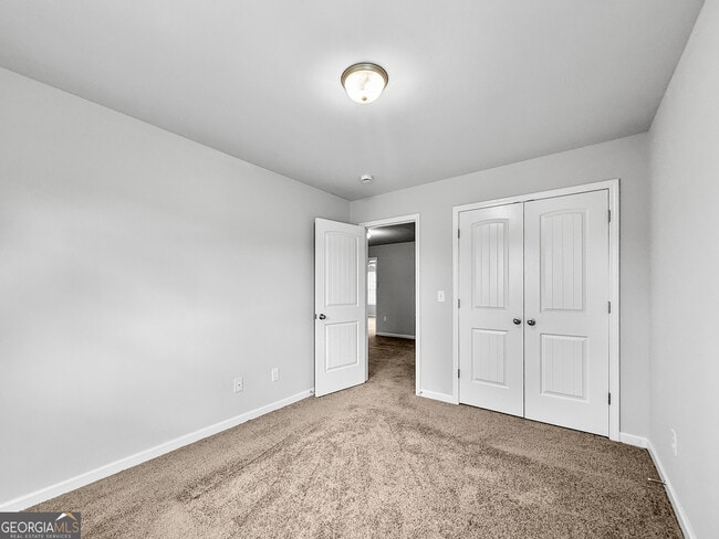 Building Photo - 140 Daisy Cir