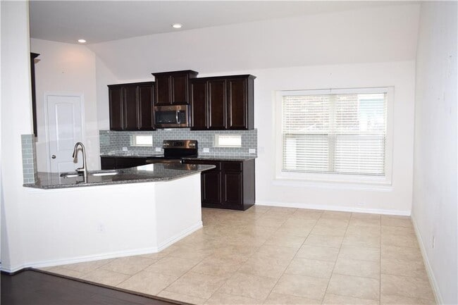 Building Photo - 2013 Pitkin Dr