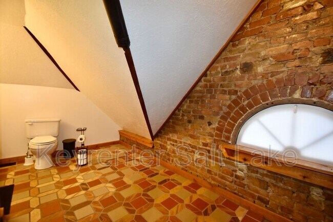 Building Photo - 1315 Washington Blvd