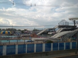 Building Photo - 32 Bay Ave