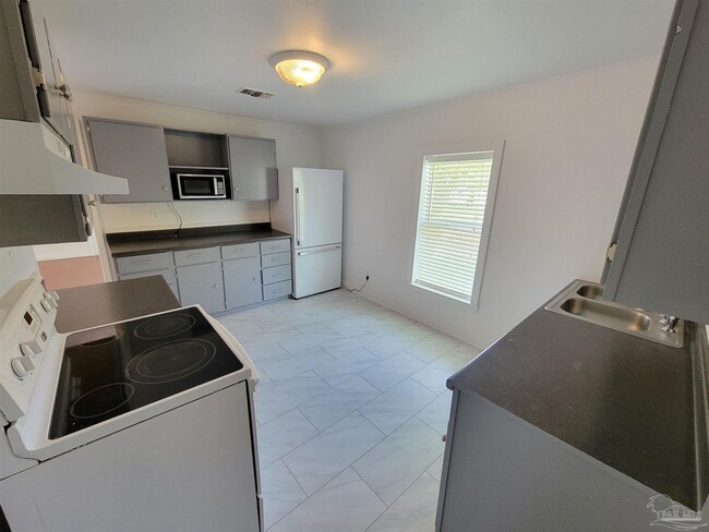 Building Photo - 714 N 49th Ave