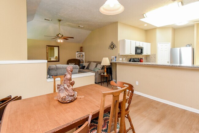 Building Photo - 14915 Willow Hearth Dr