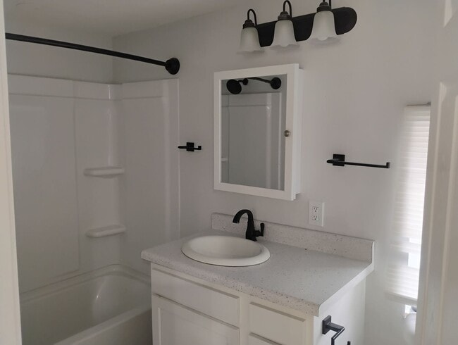 Building Photo - 1118 Parker Ave