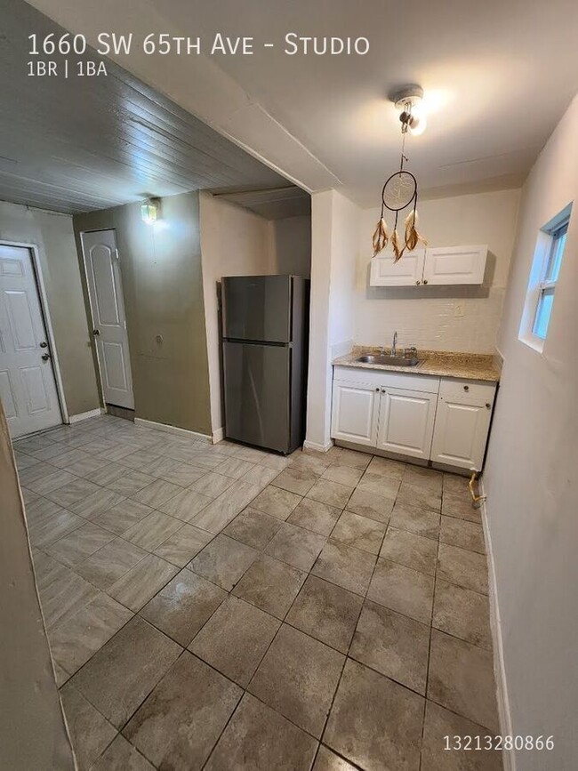 Building Photo - 1660 SW 65th Ave